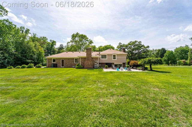 30130 Marimoor Street, Beverly Hills Village, MI 48025