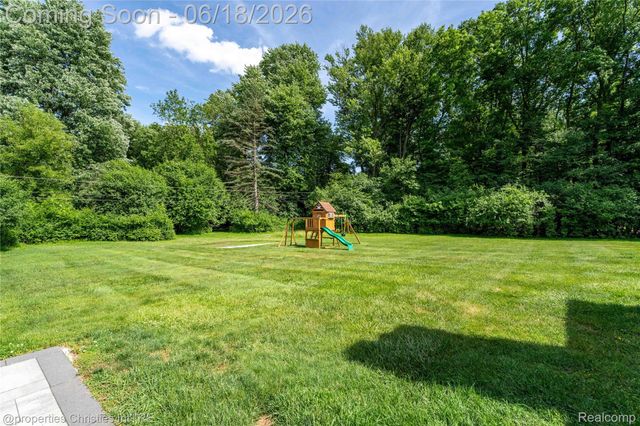 30130 Marimoor Street, Beverly Hills Village, MI 48025
