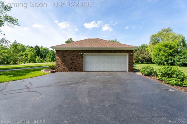 30130 Marimoor Street, Beverly Hills Village, MI 48025