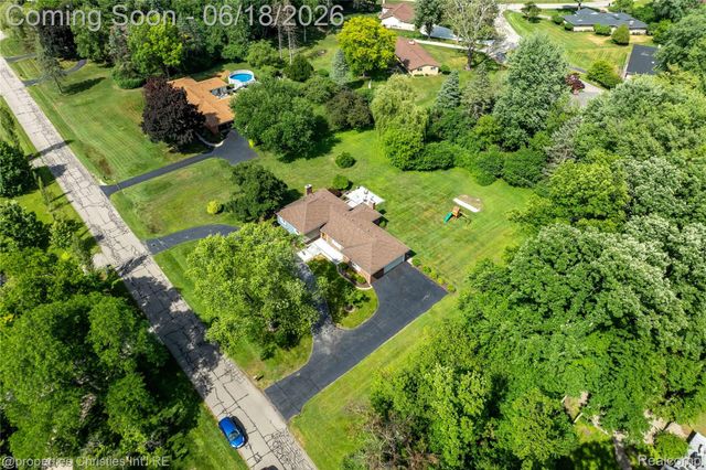 30130 Marimoor Street, Beverly Hills Village, MI 48025