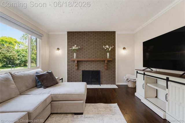 30130 Marimoor Street, Beverly Hills Village, MI 48025