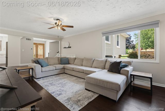 30130 Marimoor Street, Beverly Hills Village, MI 48025