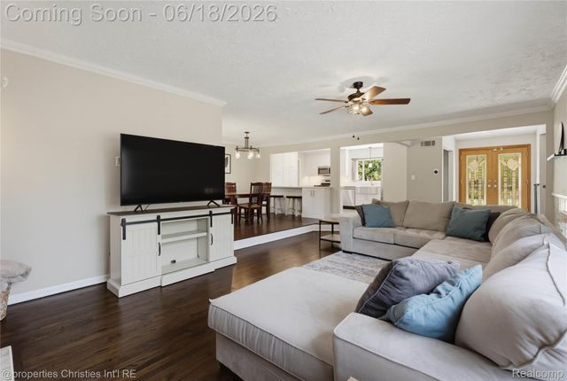 30130 Marimoor Street, Beverly Hills Village, MI 48025