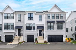 8 Brentwood Circle 8, Danbury, CT 06810