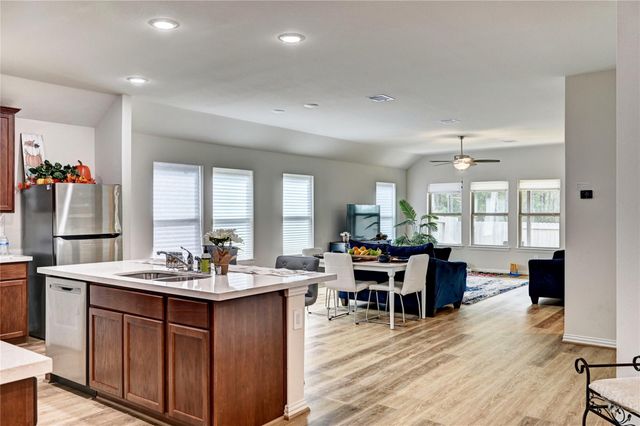 865 Spruce Pine Drive, Conroe, TX 77318