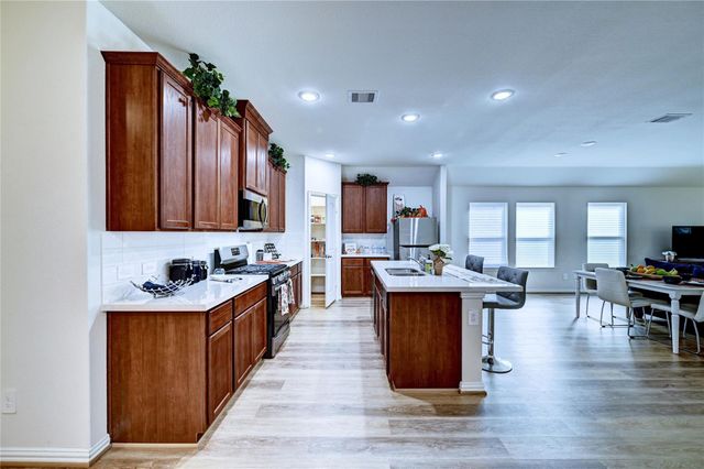 865 Spruce Pine Drive, Conroe, TX 77318