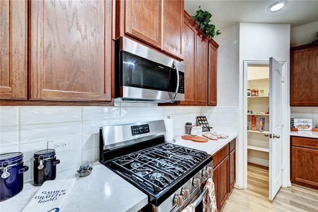 865 Spruce Pine Drive, Conroe, TX 77318