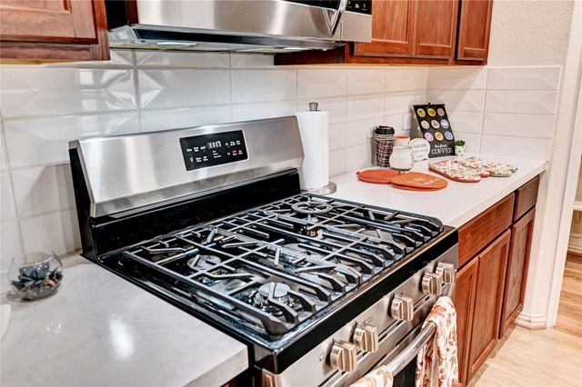 865 Spruce Pine Drive, Conroe, TX 77318