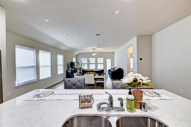 865 Spruce Pine Drive, Conroe, TX 77318