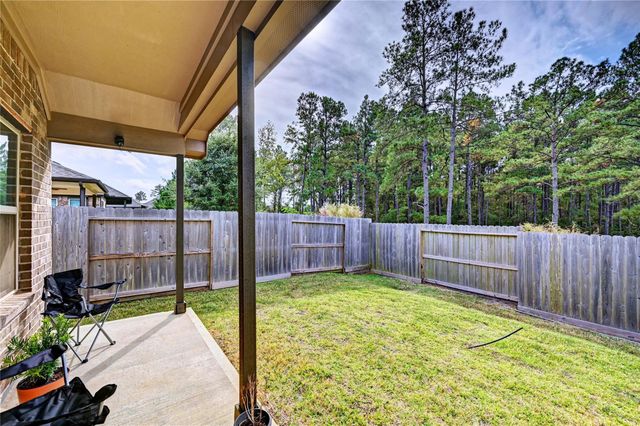 865 Spruce Pine Drive, Conroe, TX 77318
