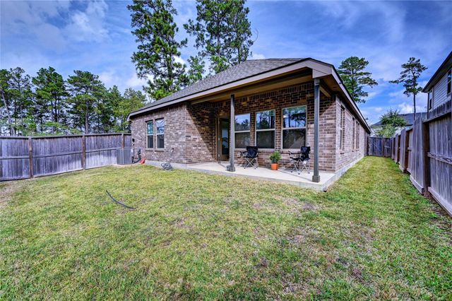 865 Spruce Pine Drive, Conroe, TX 77318