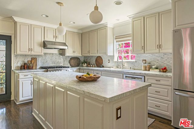 3712 S Muirfield Road, Los Angeles, CA 90016