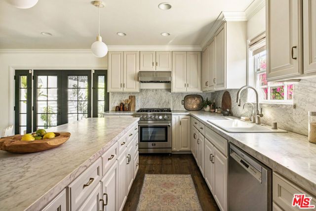 3712 S Muirfield Road, Los Angeles, CA 90016