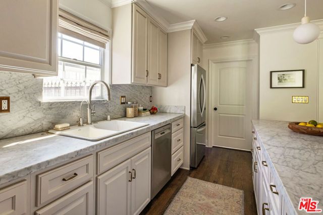 3712 S Muirfield Road, Los Angeles, CA 90016