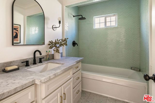 3712 S Muirfield Road, Los Angeles, CA 90016