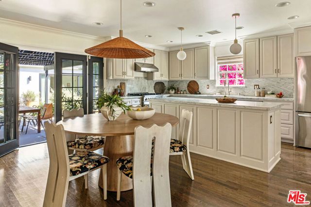 3712 S Muirfield Road, Los Angeles, CA 90016