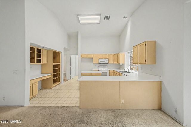 8456 W ROCKWOOD Drive, Peoria, AZ 85382