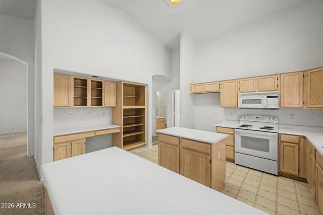 8456 W ROCKWOOD Drive, Peoria, AZ 85382