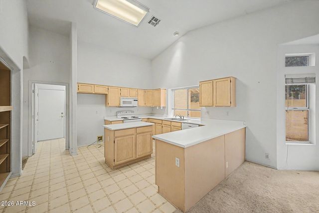 8456 W ROCKWOOD Drive, Peoria, AZ 85382