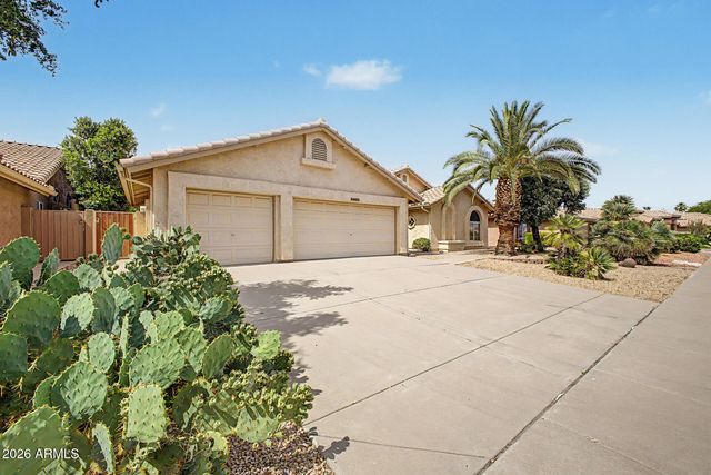 8456 W ROCKWOOD Drive, Peoria, AZ 85382