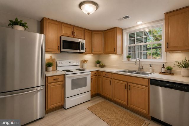 2583 ROBINSON PL, Waldorf, MD 20602