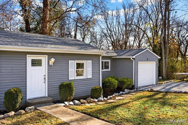 13 Melody Lane, St Charles, MO 63303