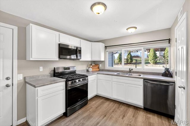 13 Melody Lane, St Charles, MO 63303