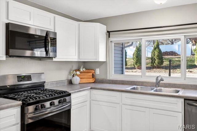 13 Melody Lane, St Charles, MO 63303