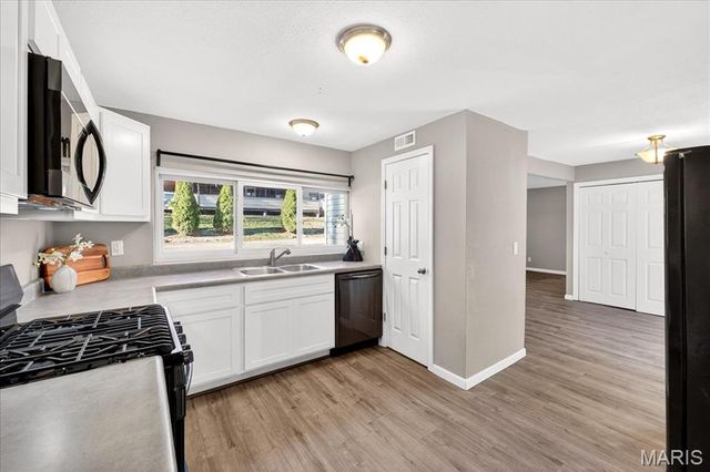 13 Melody Lane, St Charles, MO 63303