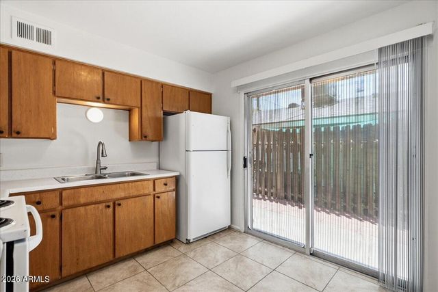 1321 E CAROL Avenue Apt 3, Phoenix, AZ 85020