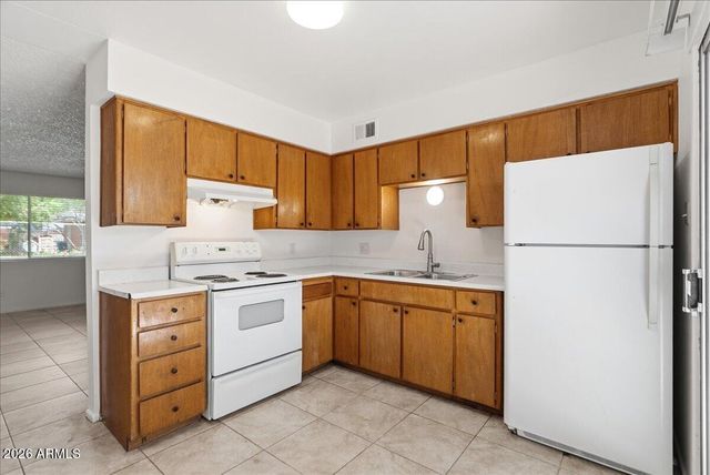 1321 E CAROL Avenue Apt 3, Phoenix, AZ 85020