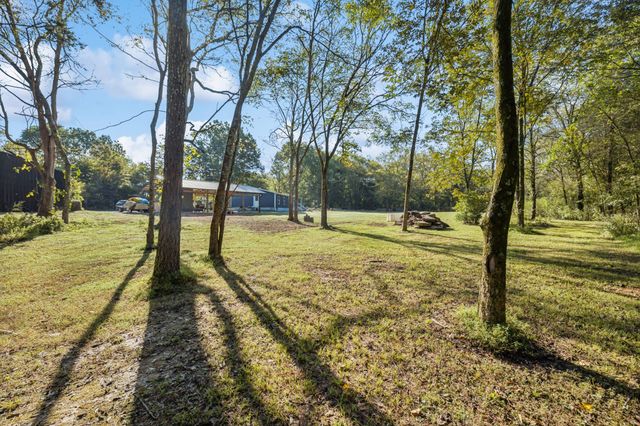 4650 Lunns Store Rd, Chapel Hill, TN 37034