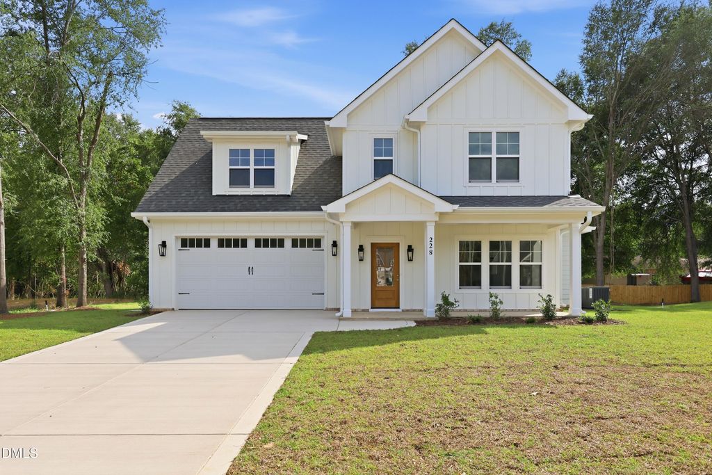 228 Telluride Court, Aberdeen, NC 28315