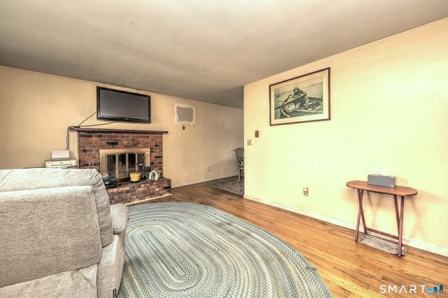 14 Horseshoe Drive, Waterbury, CT 06706