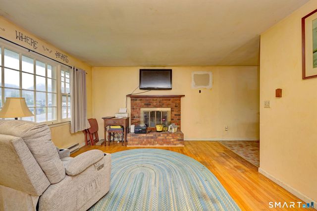 14 Horseshoe Drive, Waterbury, CT 06706