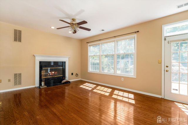 2 Foxhill Run, South Brunswick, NJ 08852