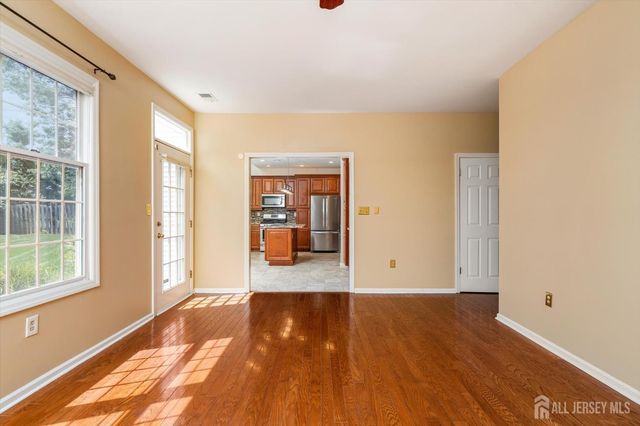 2 Foxhill Run, South Brunswick, NJ 08852