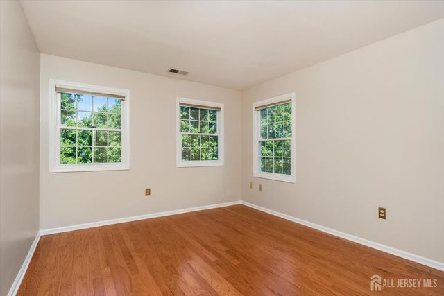 2 Foxhill Run, South Brunswick, NJ 08852