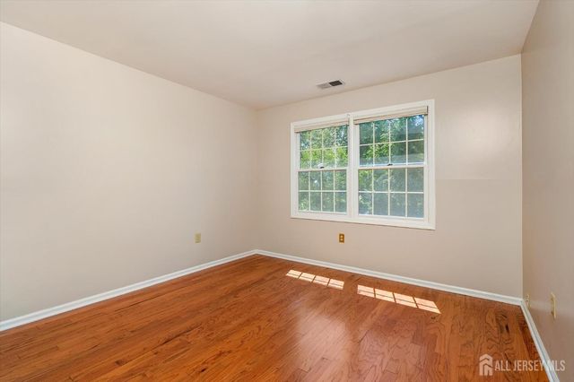 2 Foxhill Run, South Brunswick, NJ 08852