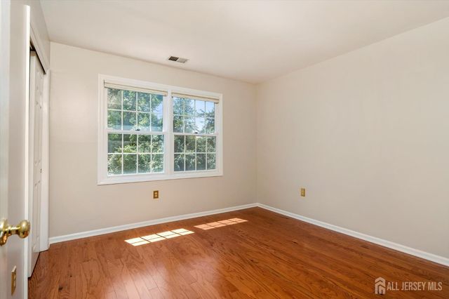 2 Foxhill Run, South Brunswick, NJ 08852