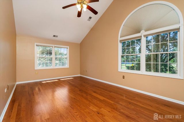 2 Foxhill Run, South Brunswick, NJ 08852