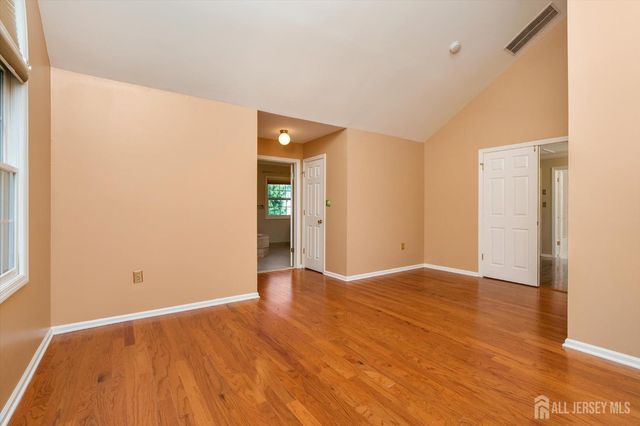 2 Foxhill Run, South Brunswick, NJ 08852