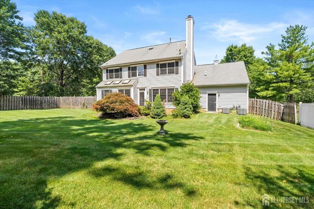 2 Foxhill Run, South Brunswick, NJ 08852