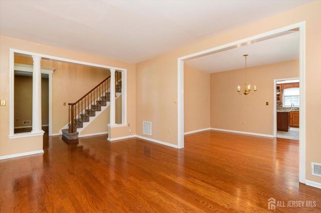 2 Foxhill Run, South Brunswick, NJ 08852