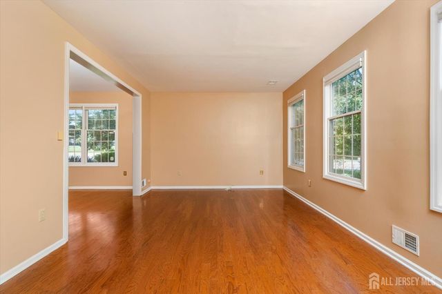 2 Foxhill Run, South Brunswick, NJ 08852