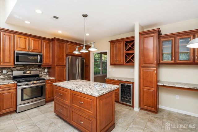 2 Foxhill Run, South Brunswick, NJ 08852