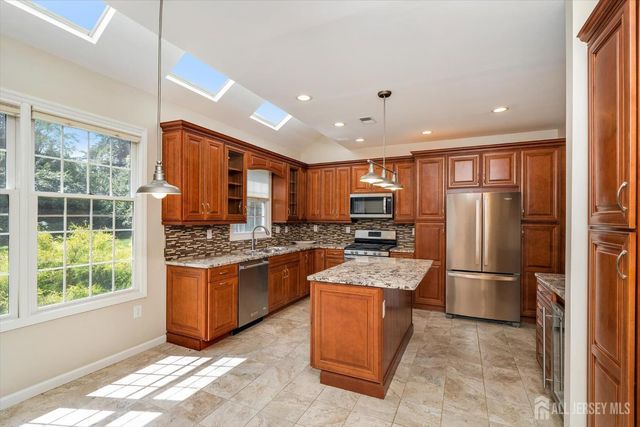 2 Foxhill Run, South Brunswick, NJ 08852