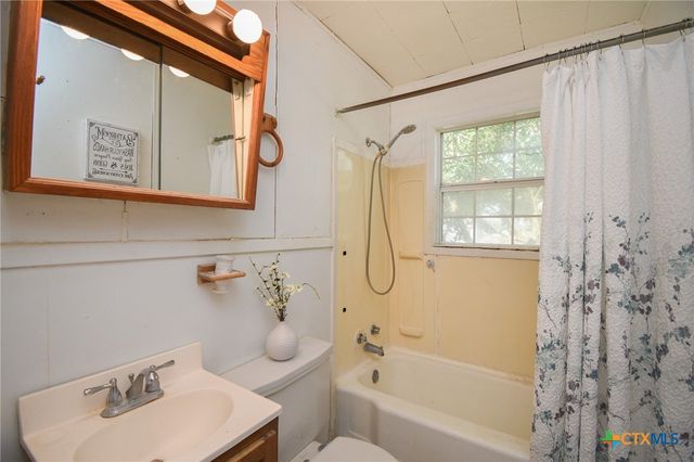 127 S Mesquite Drive, Victoria, TX 77905