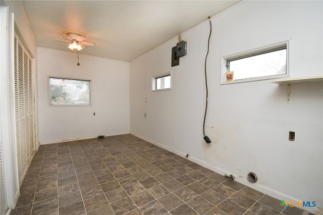 127 S Mesquite Drive, Victoria, TX 77905