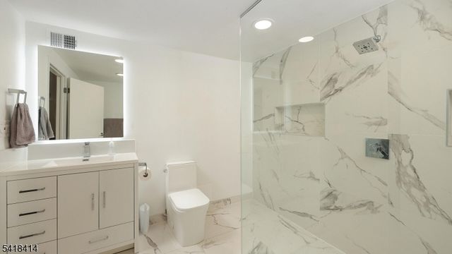 22 Riverside Dr B 7, Cranford Twp., NJ 07016